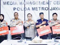 Berprestasi, Lima Personel Humas Jajaran Polda Metro Terima Penghargaan