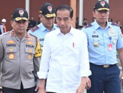 Jokowi Tinjau Langsung Arus Mudik di Stasoun Pasar Senen