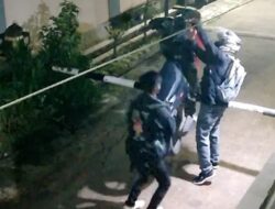 Viral Komplotan Maling di Depok Gasak Dua Motor Warga Lewati Portal
