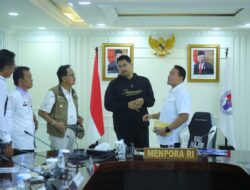 Menpora Dito Dukung Pengembangan Olahraga Selancar Ombak di Pesisir Barat