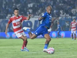 Mengamuk di Final Liga 1 Leg Pertama, Persib Bantai Madura United 3-0