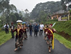 Tiba di Kecamatan Sobang, Peserta Bakti Pemuda Nusantara 2024 Disambut Antusias Warga dan Tarian Tradisional Banten