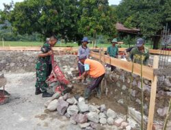 Peduli Sarana Ibadah, Babinsa Koramil 1701/Majalengka Bantu Warga Gotong Royong Pembangunan Masjid
