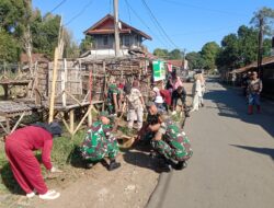 Mitigasi Penyebaran Wabah Penyakit, Personel Koramil 1707/Lemahsugih Laksanakan Karya Bakti Pembersihan Sampah