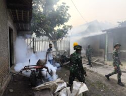 Cegah Penyebaran Penyakit Demam Berdarah, Satgas TMMD Ke-120 Kodim 0726/Sukoharjo Laksanakan Fogging