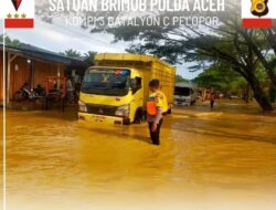 Banjir Lumpuhkan Akses Transportasi, Brimob Turun Ke Lokasi di Nagan Raya.