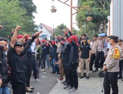 Kapolres Majalengka Pimpin Pengamanan Aksi Unjuk Rasa Hari Buruh Internasional