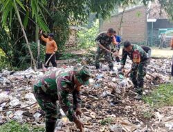 Bersama Masyarakat, Koramil 1711/Sumberjaya Gelar Karya Bakti Pembersihan Sampah