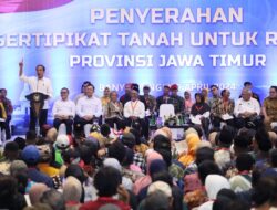 Presiden Joko Widodo Serahkan 10.323 Sertifikat Tanah di Banyuwangi