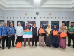 Pj Bupati Dedi Supandi Berikan Konvensasi bagi Warga Sekitar TPA Heuleut