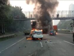 Kecelakaan di Tol Japek KM 06, Satu Mobil Ludes Terbakar