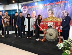 Stafsus Alia Tekankan Pentingnya Sertifikasi Pelatih dalam Peningkatan Kualitas dan Prestasi Kickboxing di Indonesia