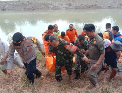 Koramil 1714/Jatitujuh Bantu Evakuasi Korban Tenggelam di Sungai Sindupraja