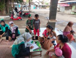 Babinsa Koramil 1711/Sumberjaya Dampingi Pelaksanaan Kegiatan Posyandu