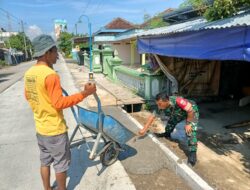 Kerja Bakti Pengecoran Jalan Wujud Partisipasi Babinsa di Wilayah