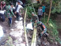 Dengan Semangat Gotong Royong, Babinsa Koramil Argapura Terlibat Karya Bakti Perbaikan Saluran Irigasi