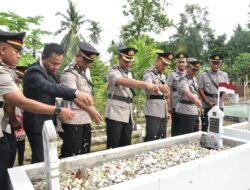 Jelang Hari Bhayangkara Ke – 78, Polres Bireuen Gelar Ziarah dan Tabur Bunga di Taman Makam Pahlawan