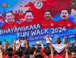 Didampingi Sejumlah Pejabat, Kapolri Lepas Bhayangkara Fun Walk 2024