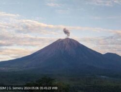 Gunung Semeru Erupsi Dua Kali Pagi ini, Tinggi Kolom Tak Teramati