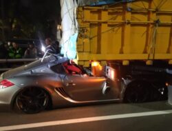 Porsche Seruduk Truk dari Belakang, Begini Kronologisnya