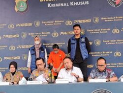Berbaju Tahanan, Ini Tampang Ibu Muda Diduga Lecehkan Anaknya