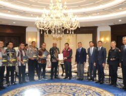 Berhasil Tangkap Buronan Chaowalit, Polri Terima Penghargaan PM Thailand