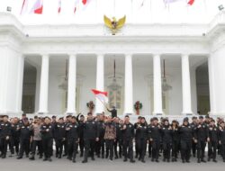 Lepas Kontingen Indonesia ke Olimpiade 2024 Paris, Presiden Jokowi Minta Harumkan Nama Indonesia di Mata Dunia
