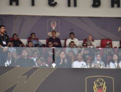 Menpora Dito Dampingi Presiden Hadiri Upacara Pembukaan Piala Presiden 2024