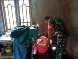 Cegah DB, Babinsa dan Jumantik Lakukan Pemeriksaan Tampungan Air Warga