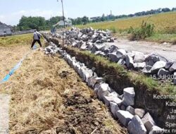 Miris !!! Proyek Sarpras Desa Trangkil Diduga Dikerjakan Asal Jadi, Dinas Terkait Wajib Turun Tangan