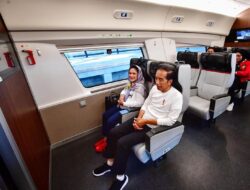 Kunjungan Kerja Presiden Joko Widodo ke Jawa Barat, Gunakan Transportasi KCJB Whoosh.