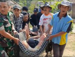 TNI Bersama Rakyat, Evakuasi Warga Yang Tinggal di Rumah Tidak Layak Huni