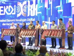 Presiden Jokowi, Meminta OJK dan BI Meningkatkan Perlindungan Masyarakat di Sektor Ekonomi Digital.