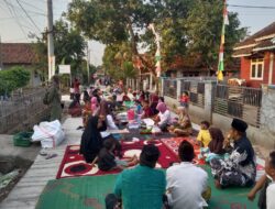 PuluhanTahun Jalan Rusak Akhirnya Diperbaiki, Warga Loyang Syukuran Ratusan Tumpeng