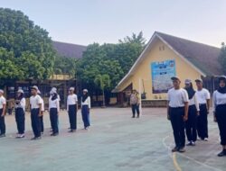 Persiapan HUT RI ke-79, Polsek Kadipaten Latih Paskibra di SMKN 1 Kadipaten