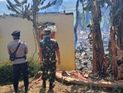Polisi Cek TKP Kebakaran Rumah