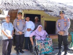 Kapolres Lhokseumawe Beri Bantuan Kursi Roda dan Sembako untuk Sabariah