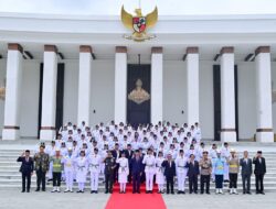Presiden Joko Widodo Kukuhkan 76 Putra-Putri Paskibraka yang akan Bertugas pada HUT ke-79 RI 17 Agustus 2024 di IKN.