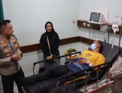 Kapolres Majalengka Jenguk Anggota yang Sakit, Tunjukkan Kepedulian