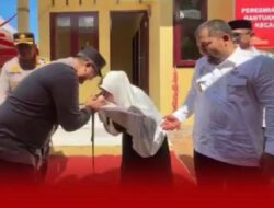 Kapolda Aceh, Serahkan Satu Unit Rumah Bantuan dan Dua Fasilitas MCK Kepada Masyarakat.