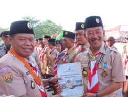 HUT Pramuka ke – 63 Ketua Kwarcab Majalengka Drs. H. Eman Suherman, M.M dapat Penghargaan Lencana Melati.