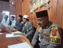 Kapolsek Leuwimunding Jalin Silaturahmi dengan Ulama dalam Pengajian Sholawatan dan Tausiyah di Desa Karangasem