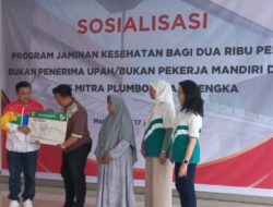 Pj Bupati Majalengka, Serahkan BPJS Bagi Dua Ribu Peserta Bukan Penerima Upah atau Bukan Pekerja Mandiri dari RS.Mitra Plumbon Majalengka.