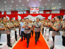 Kapolri Beri Penghargaan Peserta Sespimti dan Sespimen Polri 2024