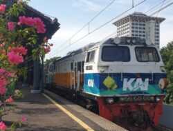 Ada Aksi Bela Palestina, KA dari Stasiun Gambir Berhenti di Jatinegara