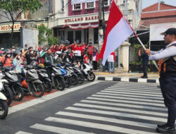 Momen HUT Kemerdekaan RI, Pengendara di Depok Berhenti-Mengheningkan Cipta