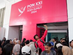 Anak Muda Aceh Antusias Ramaikan Pertandingan Basket PON XXI Aceh-Sumut, Mulai Berburu Tanda Tangan Hingga Swafoto