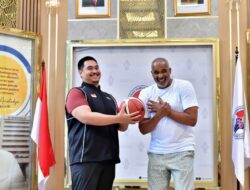 Menpora Dito Harap Kedatangan Pelatih Basket Phil Handy Bisa Berdampak Terhadap Perkembangan Bola Basket Indonesia