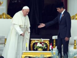 Presiden Jokowi,  Menerima Kunjungan Resmi Kenegaraan Paus Fransiskus, di Istana Merdeka Jakarta.