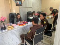 Jaksa Penuntut Umum, Menyerahkan Berkas Perkara Terhadap 4 Terdakwa Dugaan Tindak Pidana Korupsi.